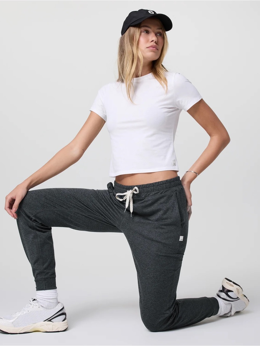 Vuori Charcoal Gray Joggers | Performance Drawstring | Athleisure |Size small